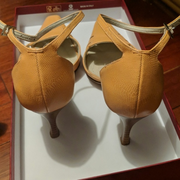 Shoes - Picture 3 of 4